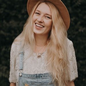 Meet your Posher, Emily